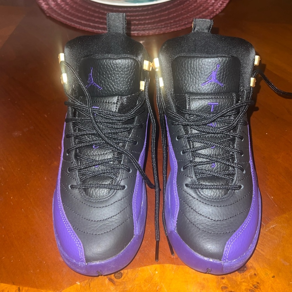 Grade school Jordan 12 retro size 4